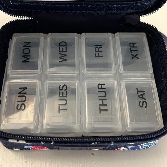 Vera Bradley Holiday Owls travel Pill Holder NWOT - Picture 5 of 7